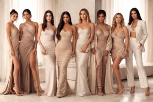 découvrez comment les célébrités intègrent le terme "naked" dans leur garde-robe, une tendance mode audacieuse et élégante qui séduit les stars.