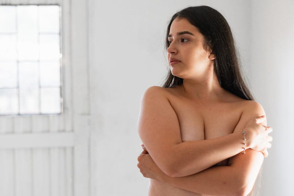 femmes rondes et nues